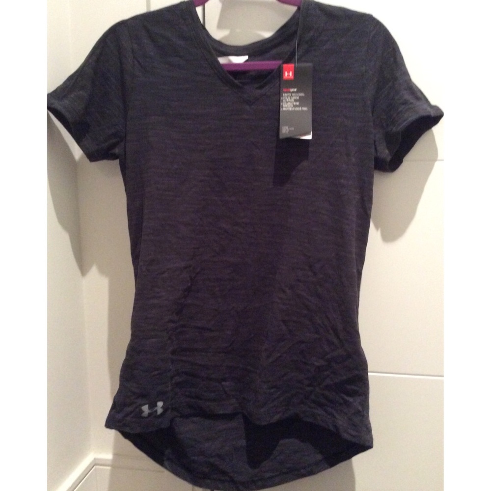BNWT Women’s Under Armour Workout Shirt - Size MEDIUM - Purple - Top Activewear